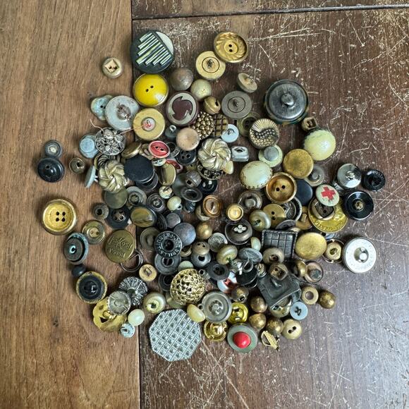 Antique Vintage Metal Brass Moonstone Marked Button Bundle Lot 8 Ounces‎ - Picture 1 of 10